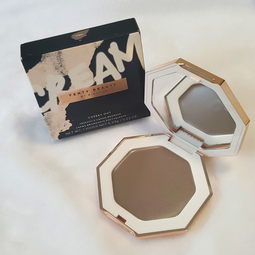 NIB Fenty Beauty by Rihanna Cheeks Out Freestyle Cream Bronzer in 01 Amber